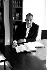 Adv. Nir Rafael Mahboubian